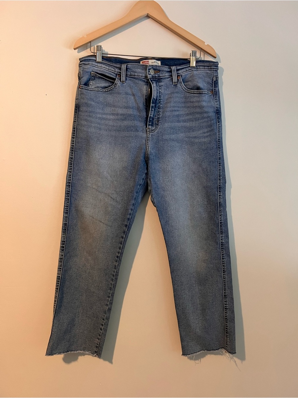 Signature by Levi Strauss Medium Wash Cropped Ankle Jeans